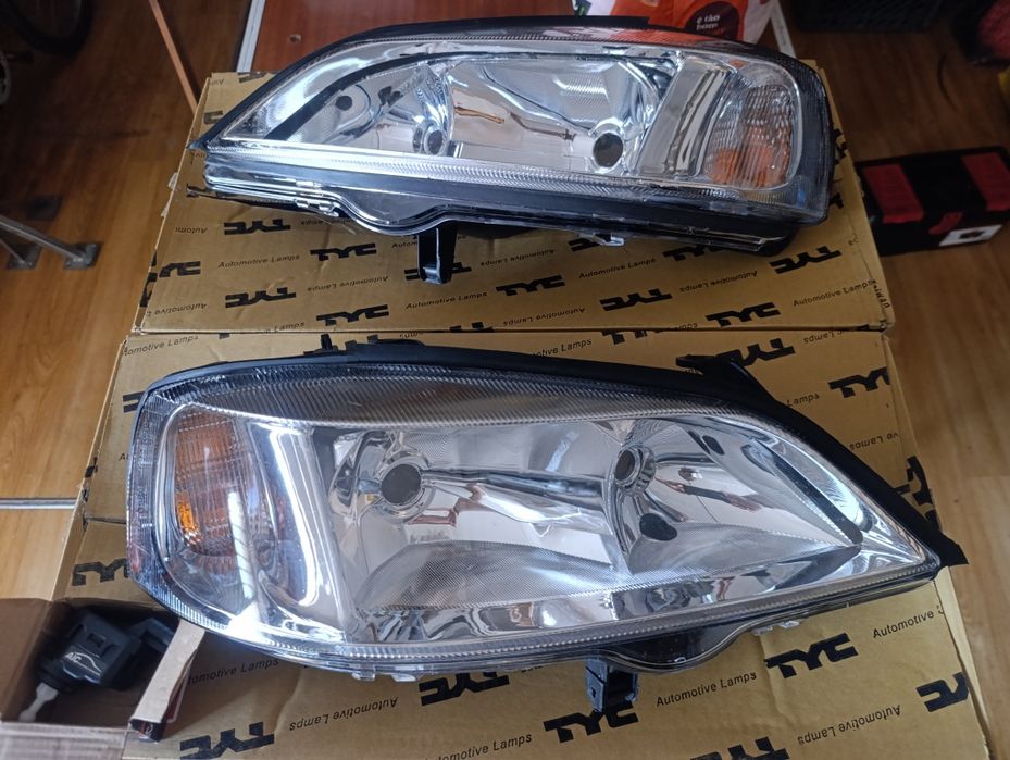 Par de farolins dianteiros Opel Astra G