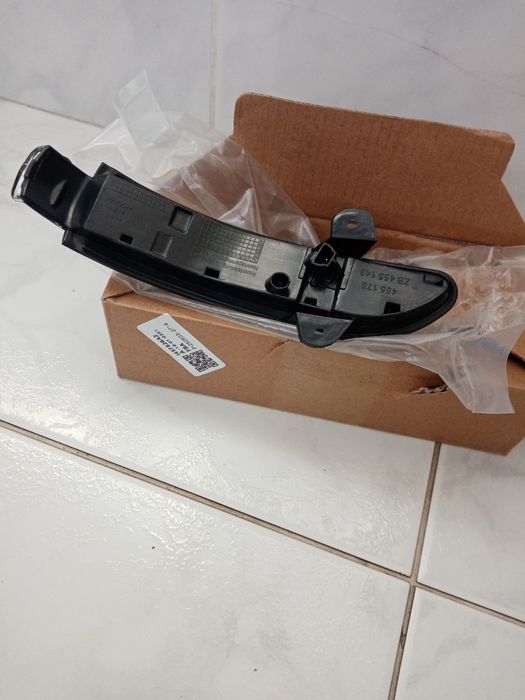 Intermitente de retrospetor da porta direita Mercedes