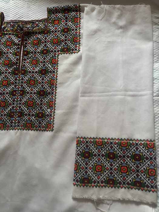 Вишиванка жіноча,1800 грн.
