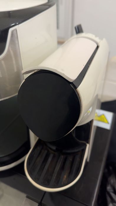 Máquina de café em muito bom estado