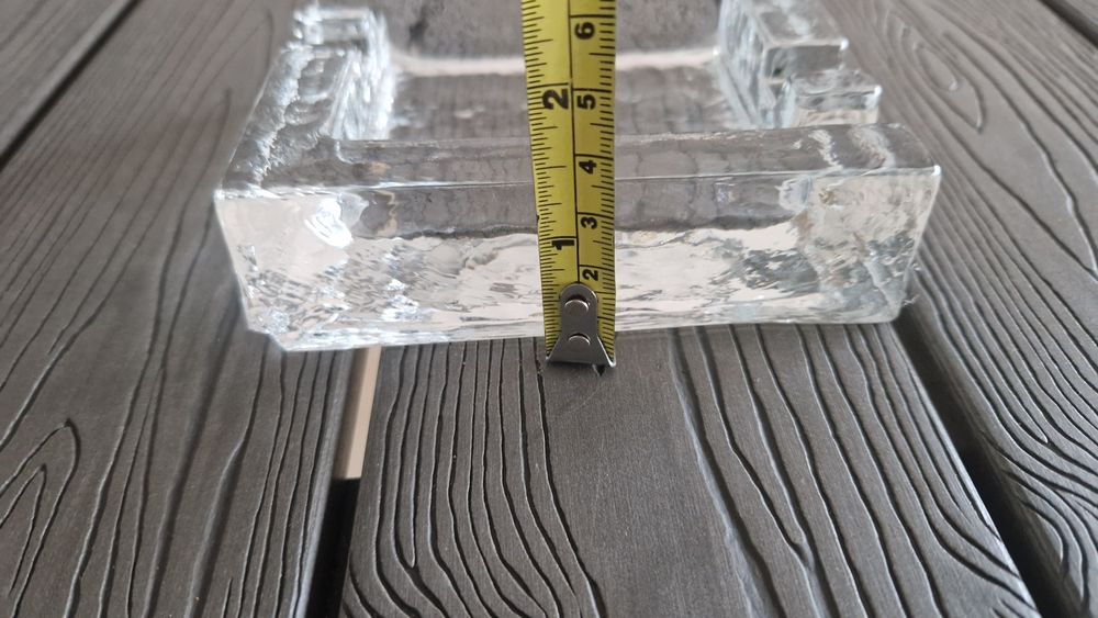 Cinzeiro de vidro transparente