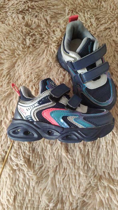 Продам дитячі кросівки -24 р.