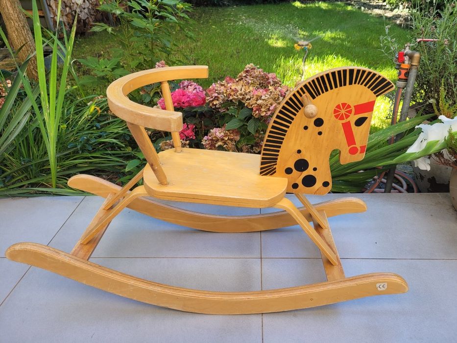 Konik drewniany na biegunach retro