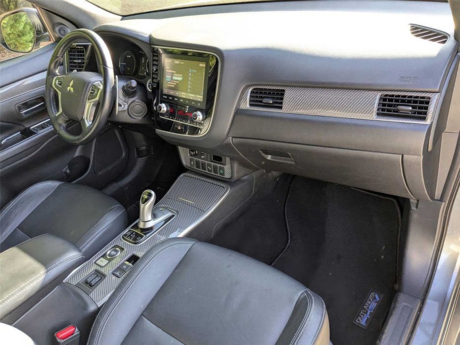 Mitsubishi Outlander Hybrid Plug-in SE      2020