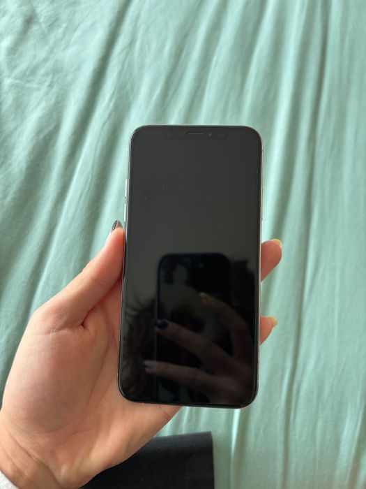 iPhone XS in excellent condition64738700094723123