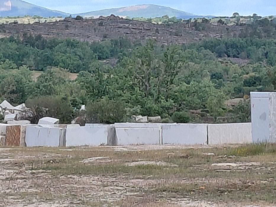 Arrenda-se  pedreira