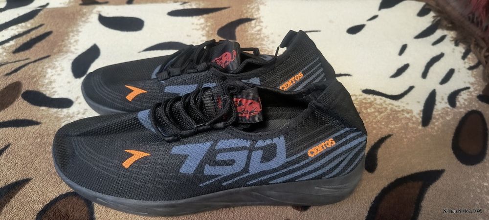 Мужские кроссовки новые