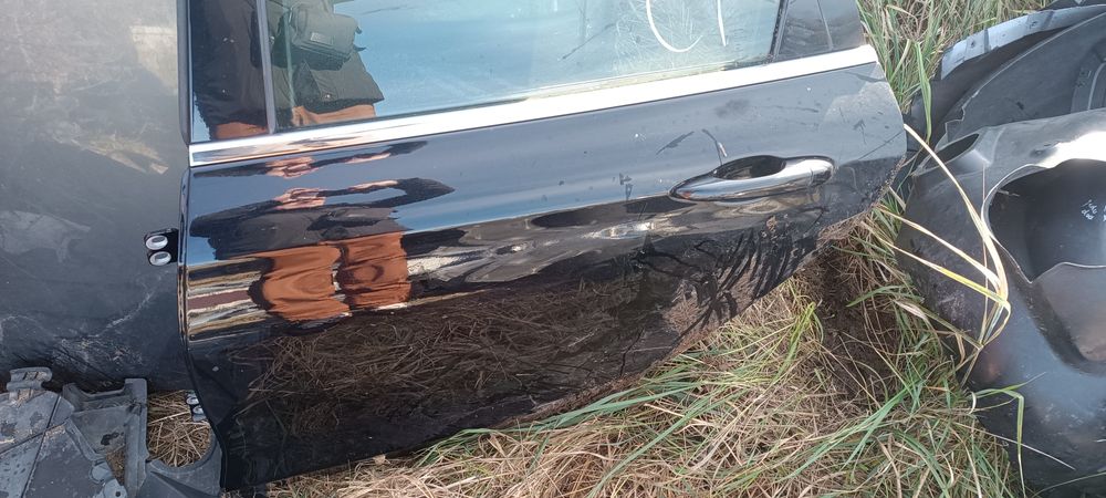 Задні двері чорні chrysler 200