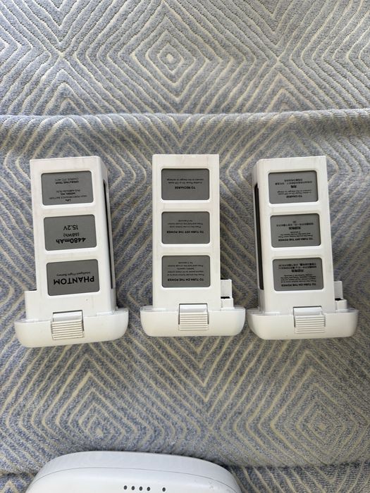 DJI Phantom 2 Vision+ com 3 baterias, iPhone mini e acessórios