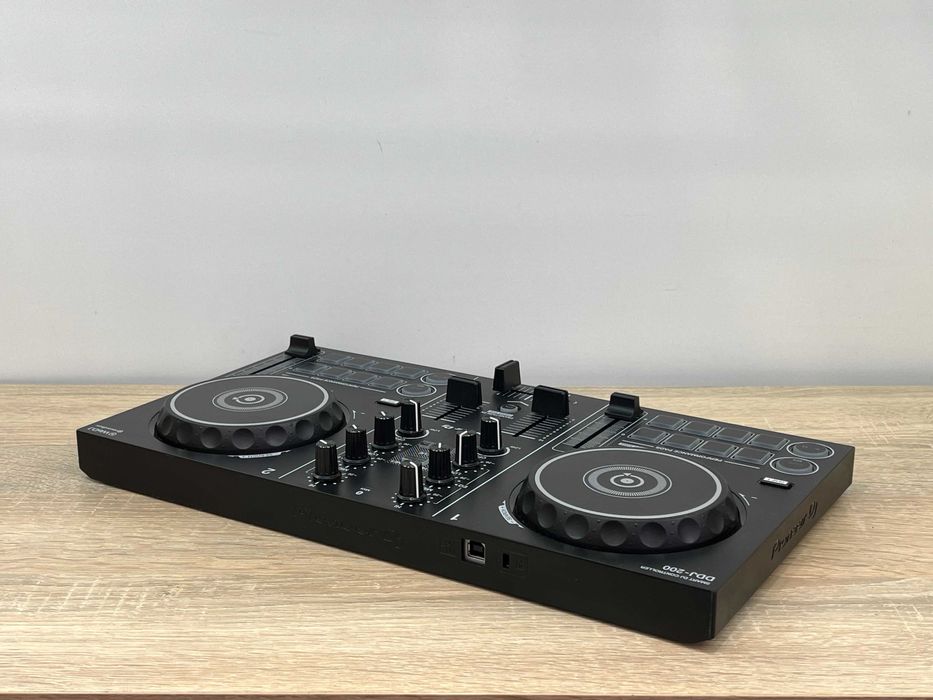 Kontroler dj pioneer ddj-200