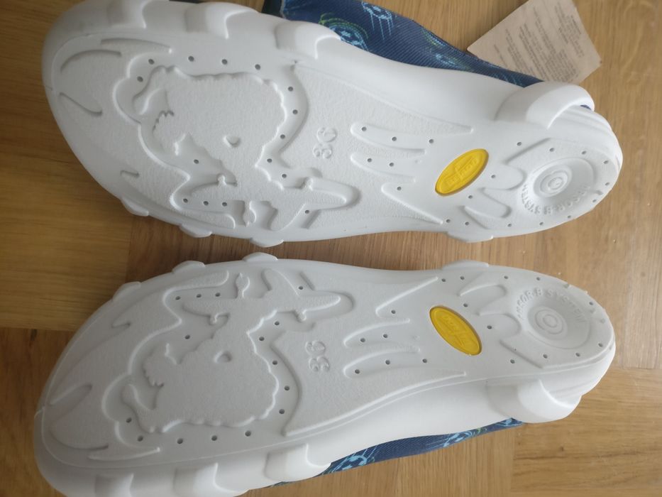 Kapcie pantofelki szkolne nowe rozm 36