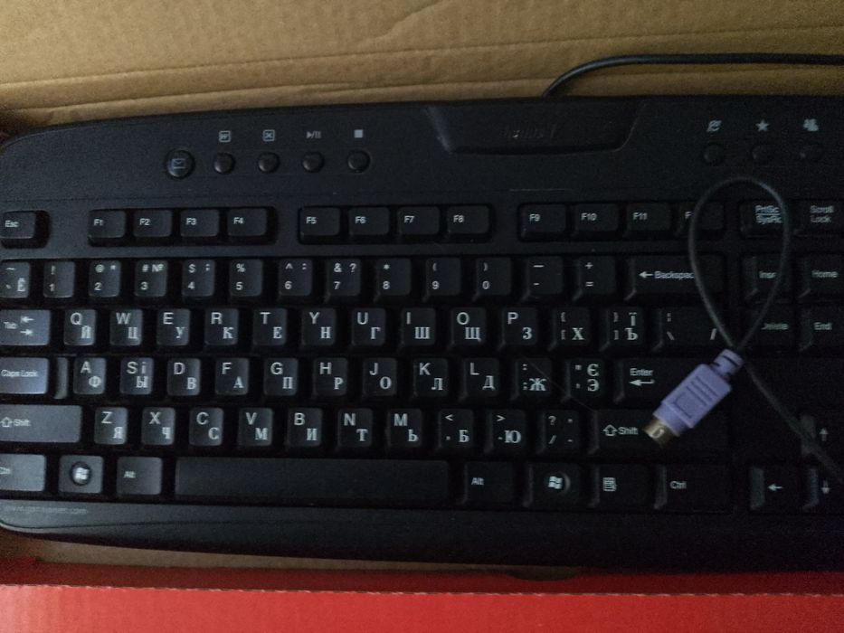 Клавиатура к компьютеру.