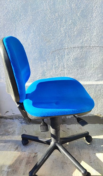 Cadeira de Escritório Ergonómica Azul – Ajustável