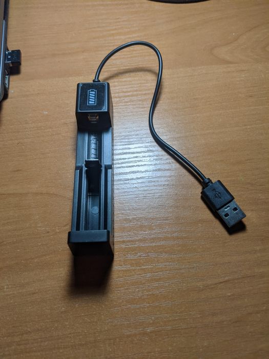 Зарядные устройства для акамуляторов,ноутбука и гаджетов.