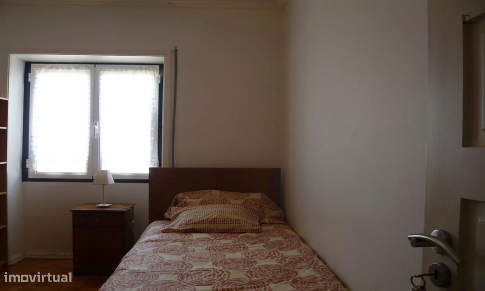 Quarto - localizado em Montes Claros Coimbra