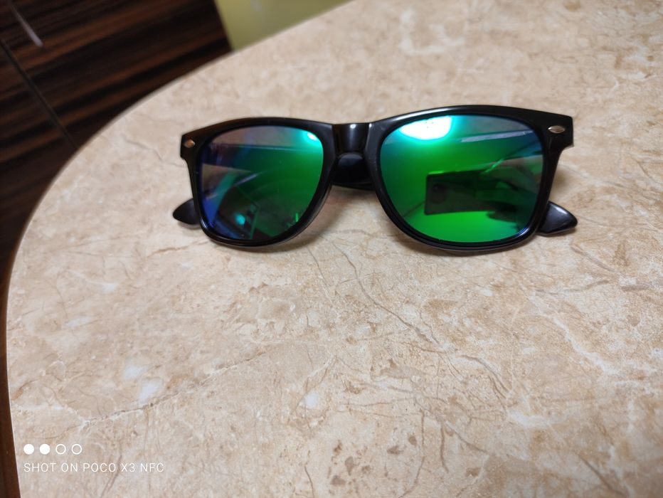 Солнцезащитные очки.