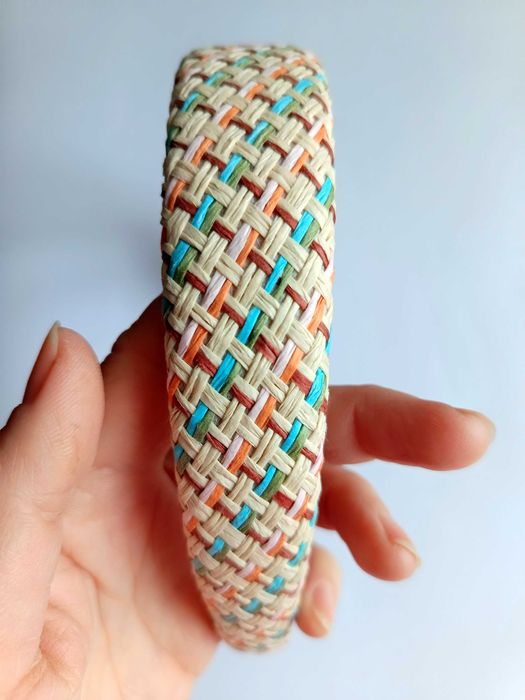 Объемный обруч на голову из переплетенных растительных нитей