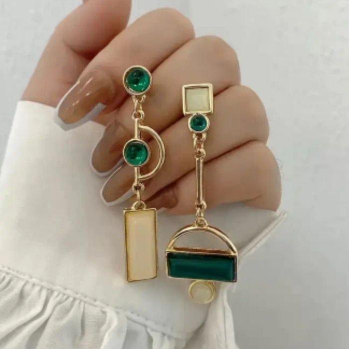 Жіночі сережки. Біжутерія.  Ціна за 1 пару.