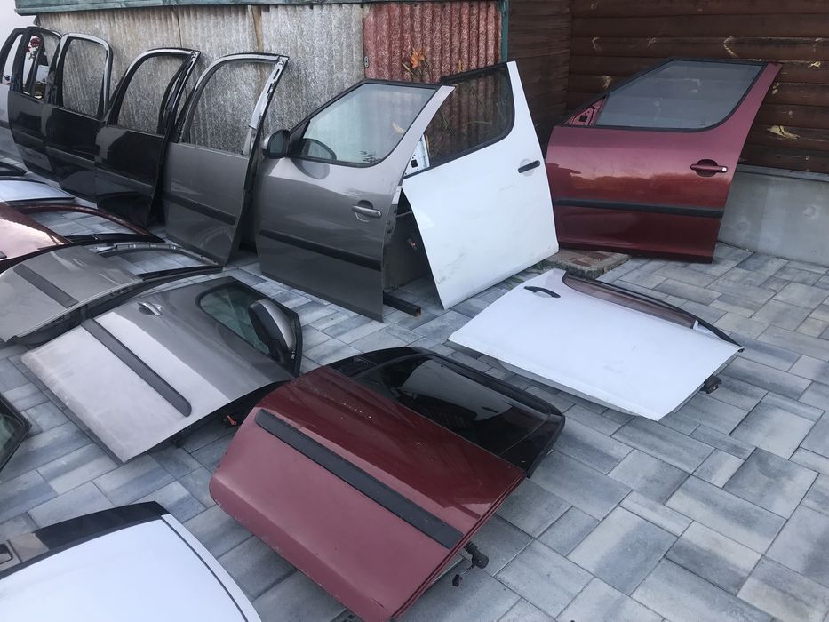 Двері ліві перед , дверь ліва задня skoda roomster 9102 срібло, замок