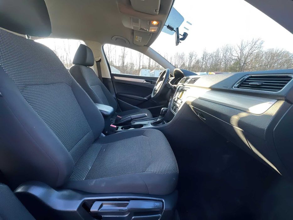 Volkswagen Passat 2016 — авто з США, оригінальний пробіг | від $3 200