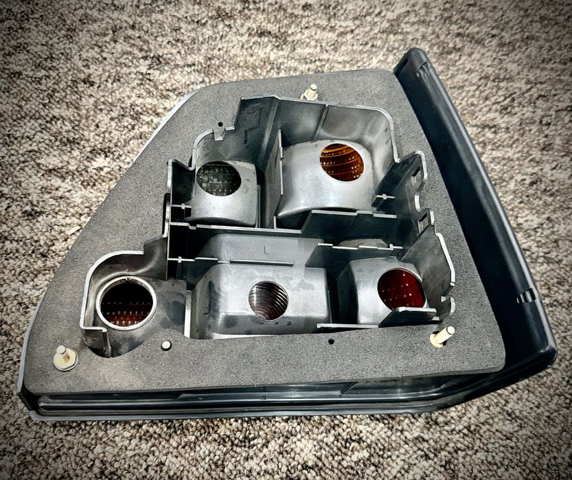 Nowa lewa lampa tylna Fifft Vw Golf mk2.