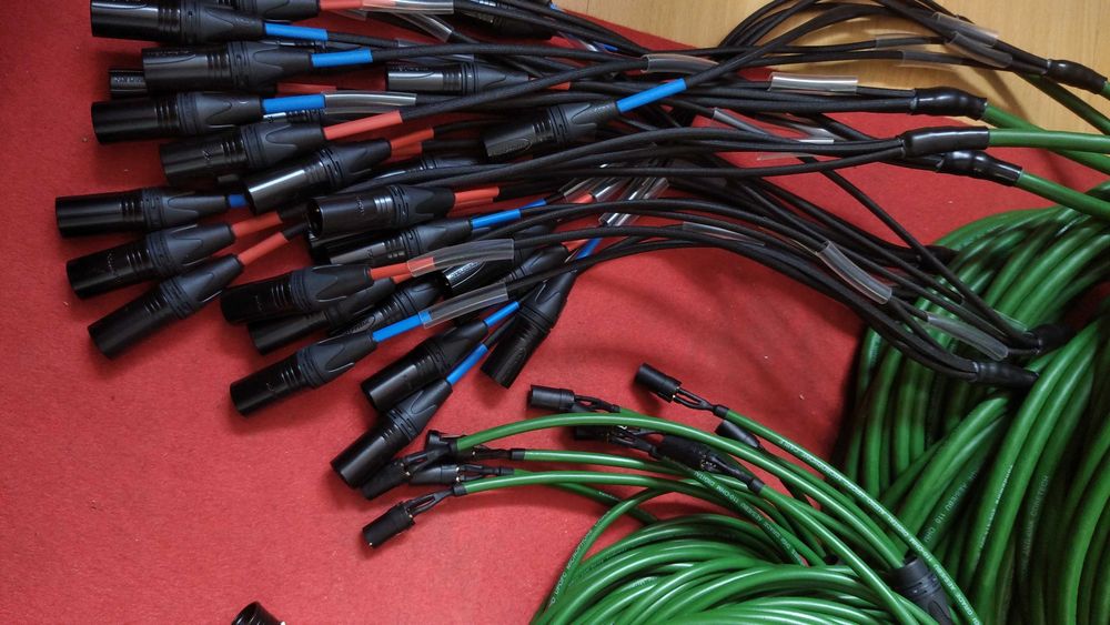 Cabos áudio XLR, DMX, corrente elétrica