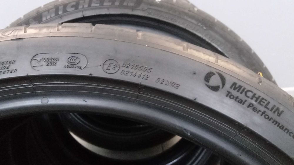 Гума на авто(літня)245/35R19