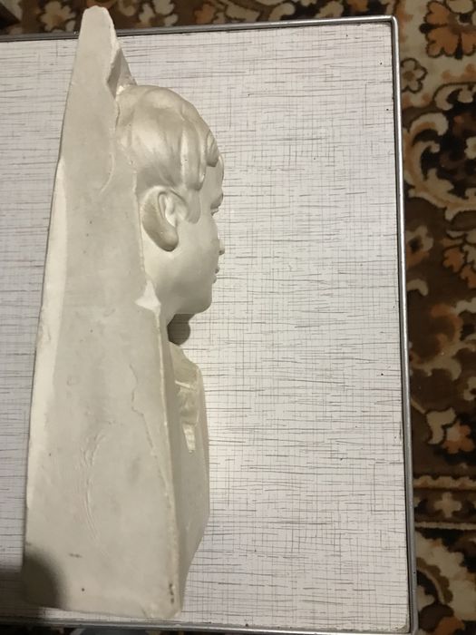 Бюст  Сергея Есенина.