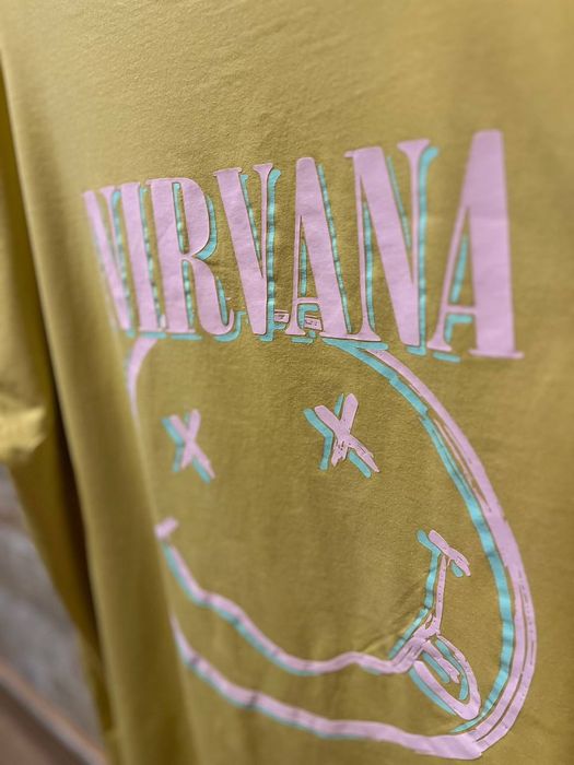 Футболка, мерч Nirvana новая Размер (М/L) с неоновым принтом