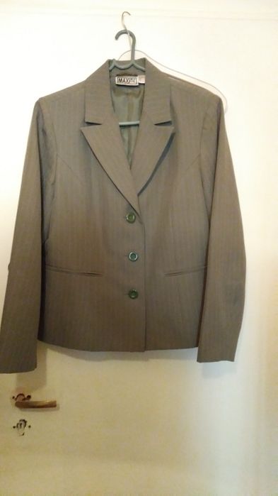 Marynarka oliwkowa w prażek