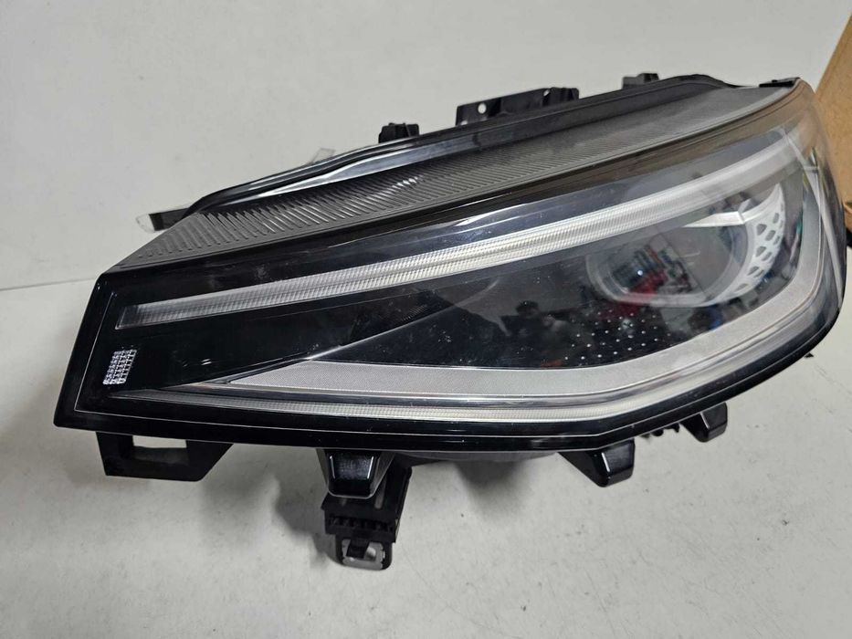 Ótica esquerda VW ID 4 (23/+) Full-Led