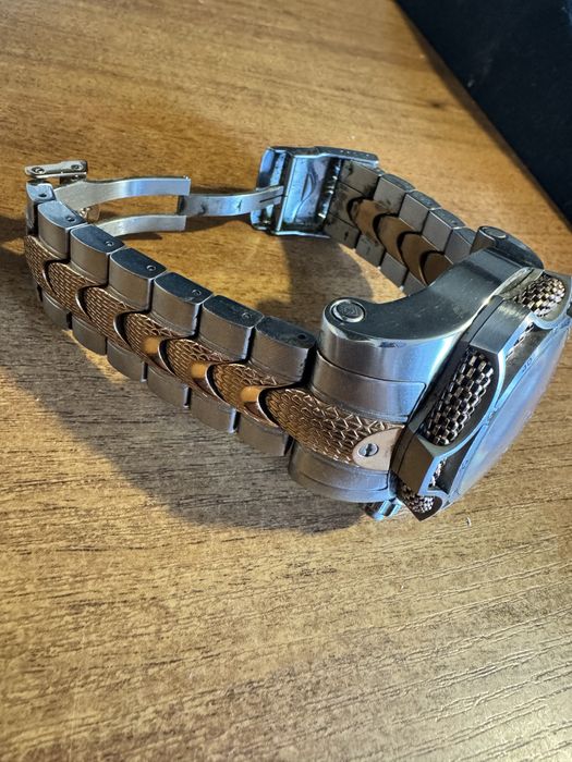 Invicta venom 31518 gold dragon