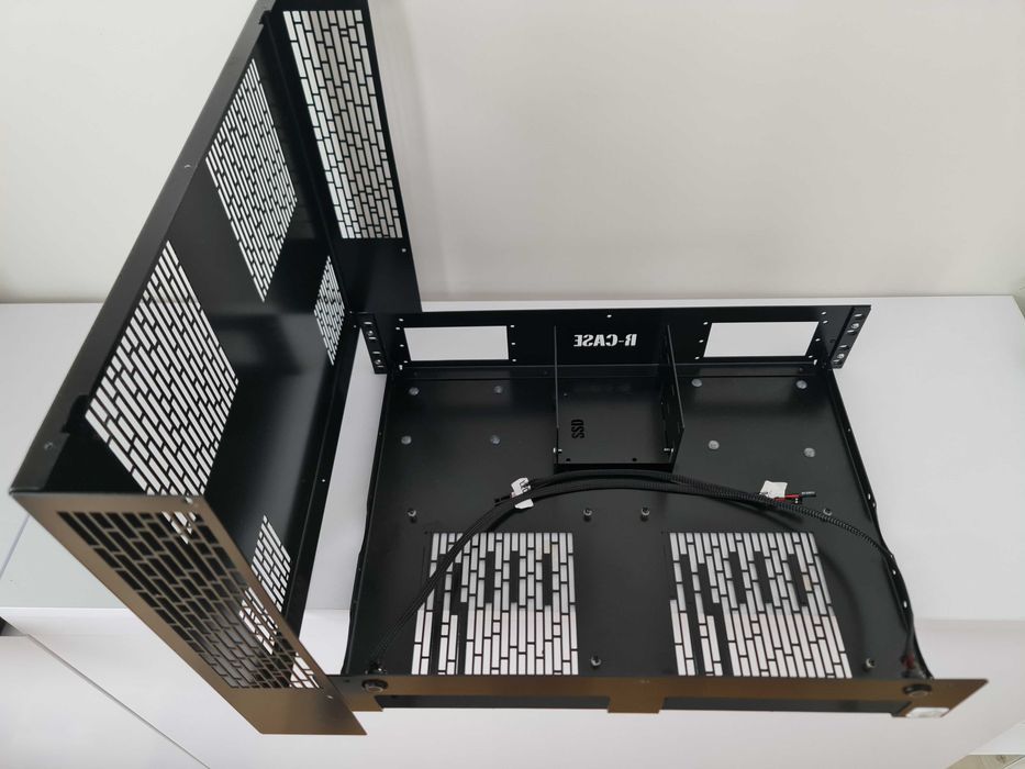 Obudowa serwerowa RACK 19 cali R-CASE 2 , 2 x mATX , 2x SFX 2xHDD 1SSD