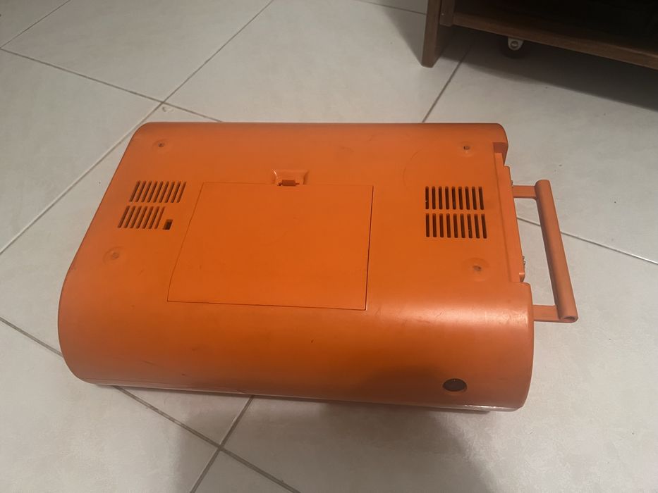 Gira discos portátil anos 70 (necessita de agulha nova)