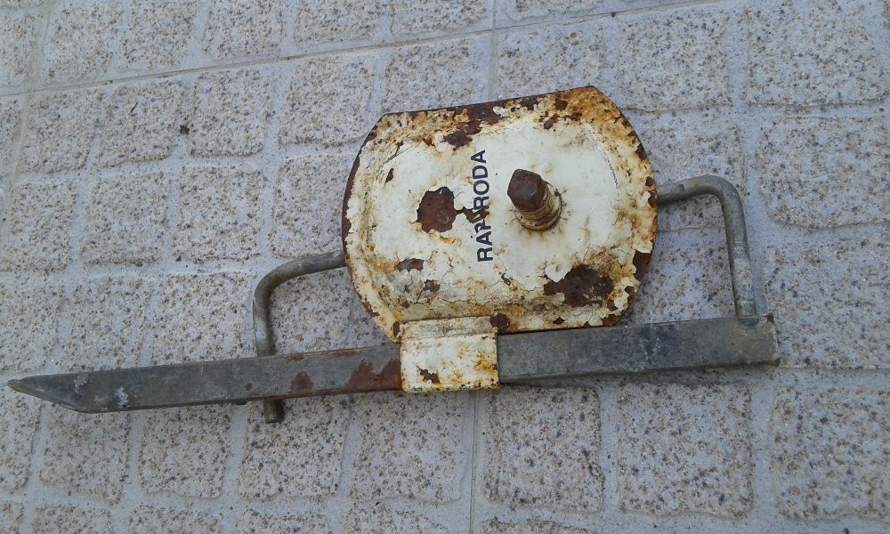 Diverdo material antigo (Tampões e espelhos relógio 6V)