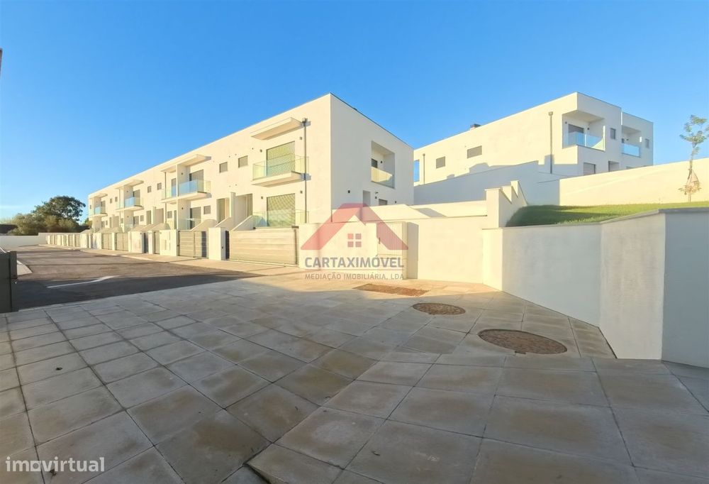 T4 Detached House for Sale in Aveiras de Cima, Azambuja