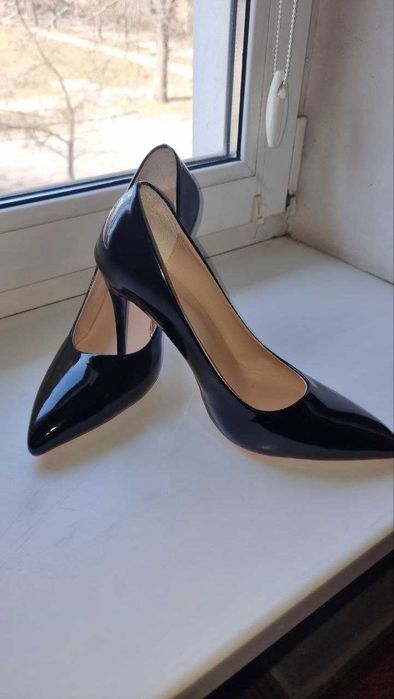 Шикарные Черные Туфли с красной подошвой 43, реально 27,5 см.
