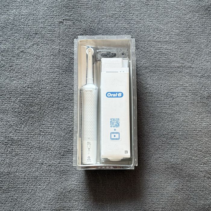 Електрична зубна щітка Braun Oral-B Vitality 100 Cross Action White