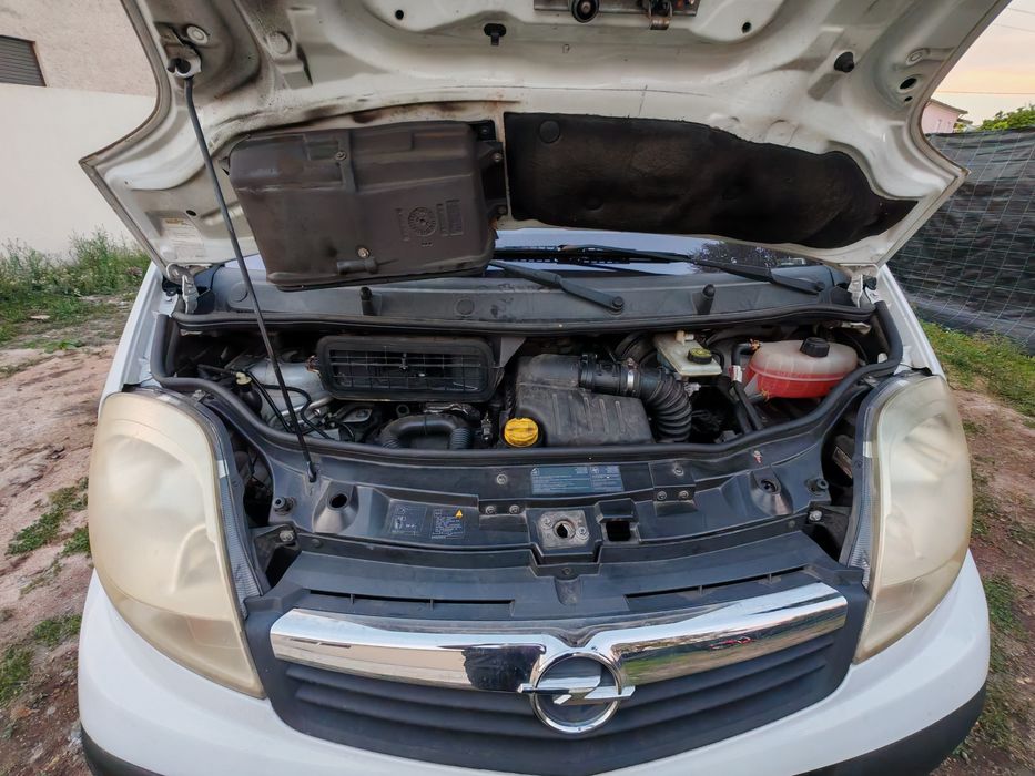 Opel Vivaro F7 2.0 CDTI (3 Lugares) - Caixa Fechada