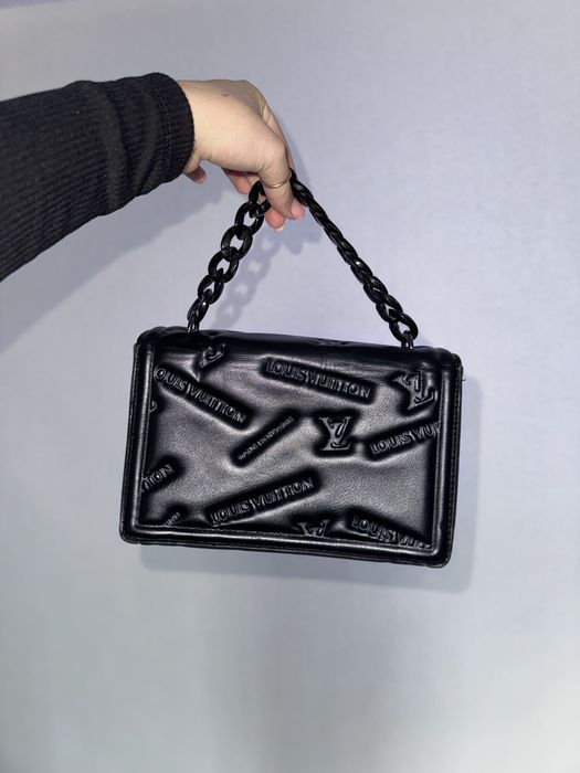 Стильна чорна сумка, без дефектів! Єдине, що треба повитирати від пилу