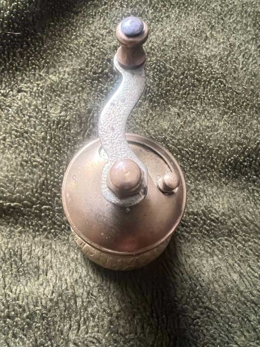 Мельница для специй в османском стиле из латуни