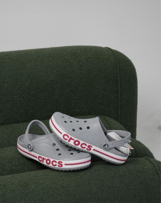Bayaband grey/pink crocs