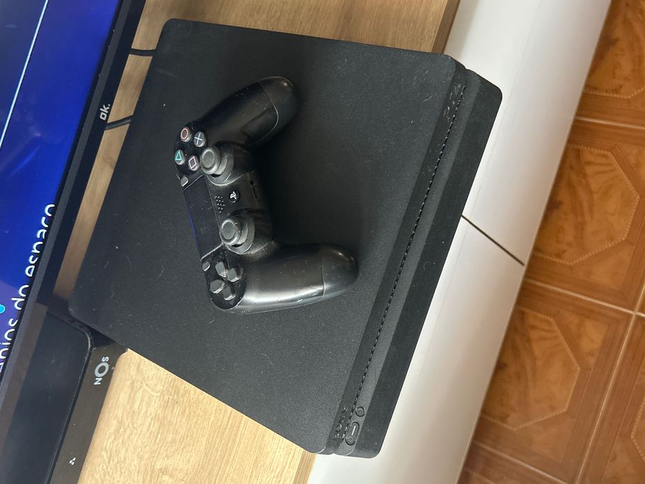 PS4 Slim 1 TB + Comando