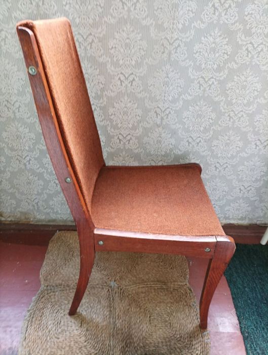 Стул деревянный .