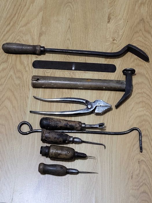 Stare narzędzia szewskie szpilar szydło raszpla cęgi