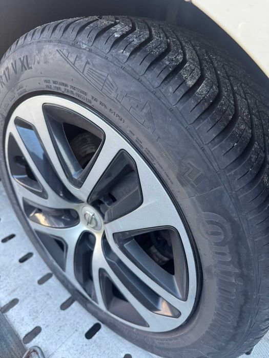 Felgi- opony 17'' Continental stalowe stalowe strukturalne z kołpakami