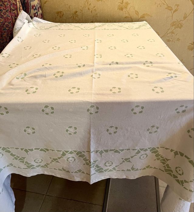 Скатертини різні