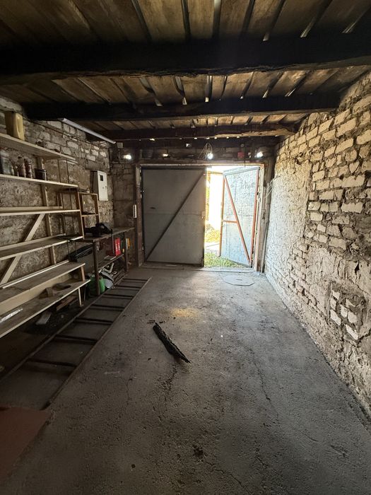 Продам гараж з підвалом та підведеним світлом