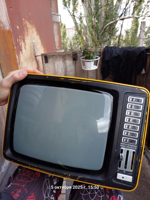 продам маленький телевизор  GRUNDIG super-electronic