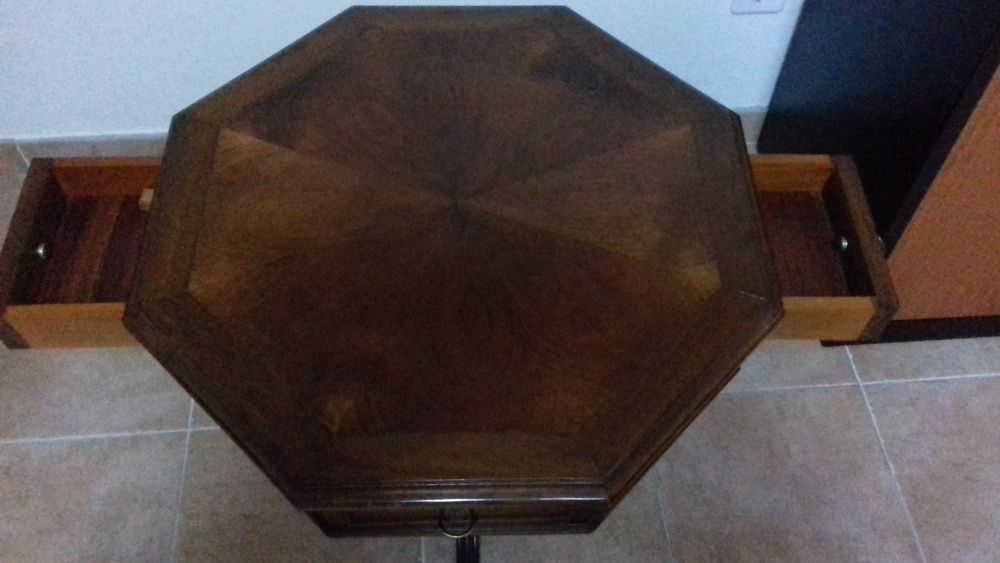 Mesa de apoio em nogueira